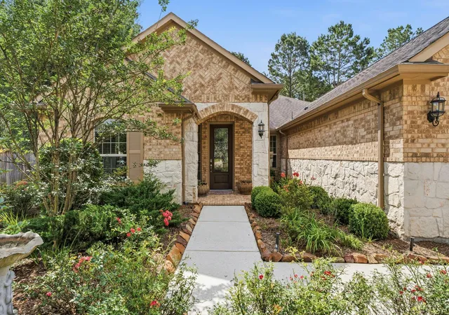 5th image of 19 S Sandbells Park Ln, Montgomery, TX 77316 | MLS# 49461509