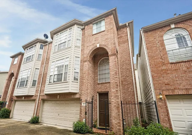 2nd image of 5213 Blossom St #A, Houston, TX 77007 | MLS# 37672956