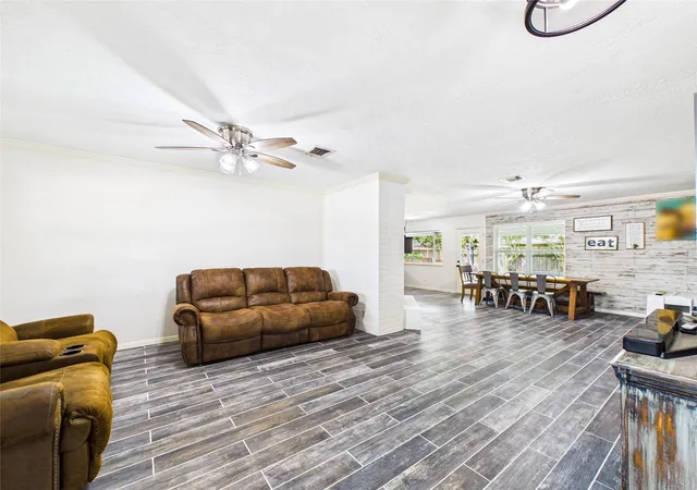 5th image of 3205 Village Ln, Deer Park, TX 77536 | MLS# 25636575