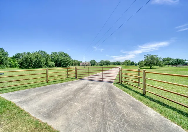 Homes for sale in Madisonville, TX | 9945 Oxford Cemetery Rd, Madisonville, TX 77864 | MLS# 84648921