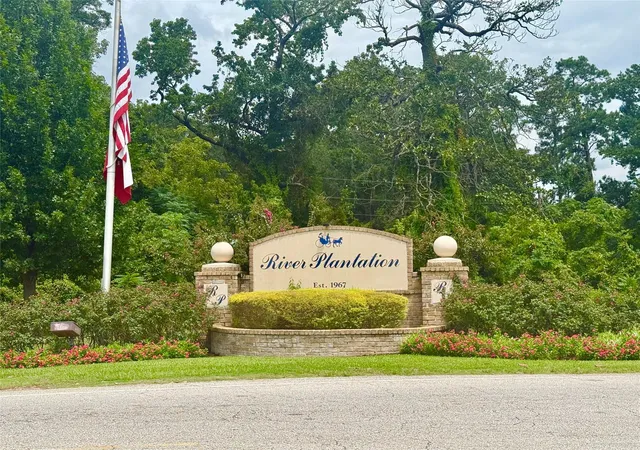 1st image of 49 Robert E Lee Dr, Conroe, TX 77302 | MLS# 93984547