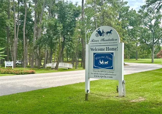 3rd image of 49 Robert E Lee Dr, Conroe, TX 77302 | MLS# 93984547