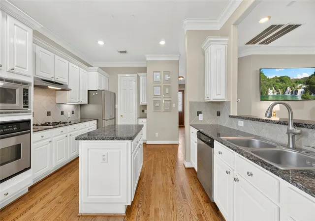 Photo 2 of Sale Pending at 2606 Shady Acres Landing, Houston, TX 77008 | MLS# 20141305 | Listing updated on 2026-09-05