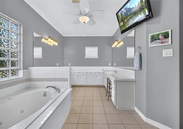 Photo 3 of Sale Pending at 2606 Shady Acres Landing, Houston, TX 77008 | MLS# 20141305 | Listing updated on 2026-09-05