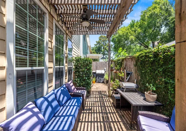 Photo 3 of Sale Pending at 2606 Shady Acres Landing, Houston, TX 77008 | MLS# 20141305 | Listing updated on 2026-09-05