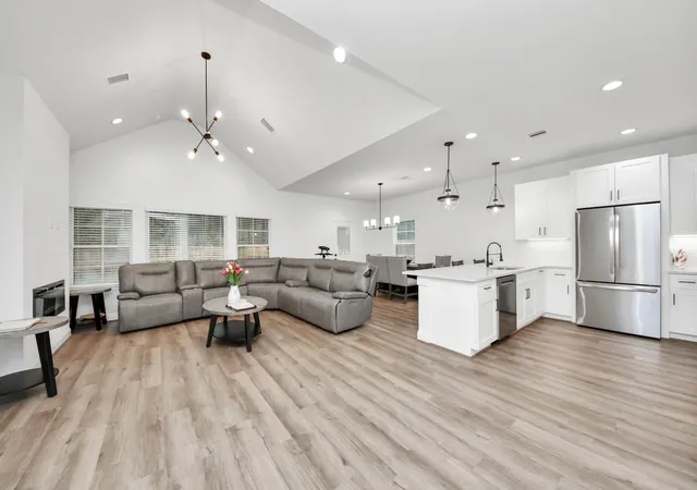 Photo 4 of Single family home for sale at 12015 Rockview Dr, Conroe, TX 77306 | MLS# 5348288 | Listing updated on 2026-08-30