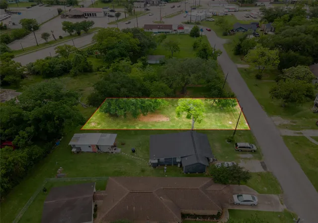 1st image of 507 Cemetery St, Clute, TX 77531 | MLS# 35683035