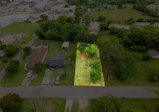 3rd image of 507 Cemetery St, Clute, TX 77531 | MLS# 35683035