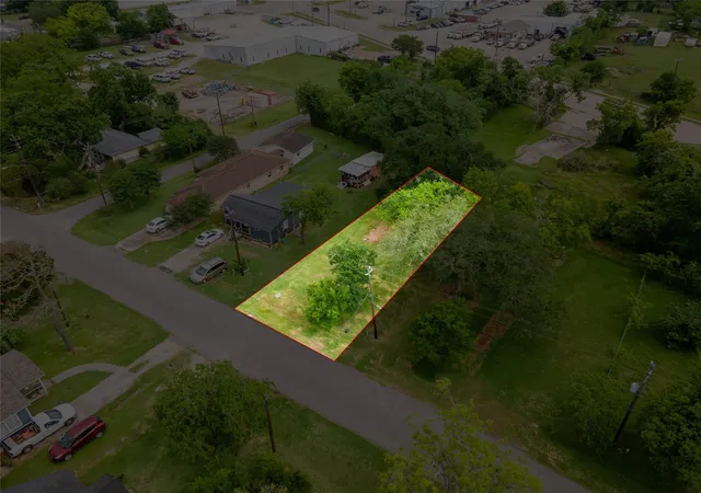 4th image of 507 Cemetery St, Clute, TX 77531 | MLS# 35683035