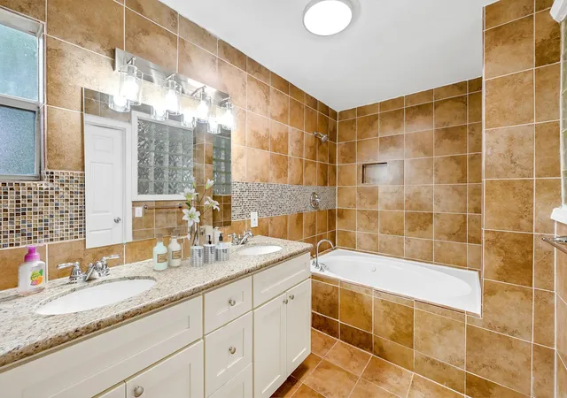 Photo 3 of Single family home for sale at 5310 Claremont St, Houston, TX 77023 | MLS# 94981289 | Listing updated on 2026-08-25