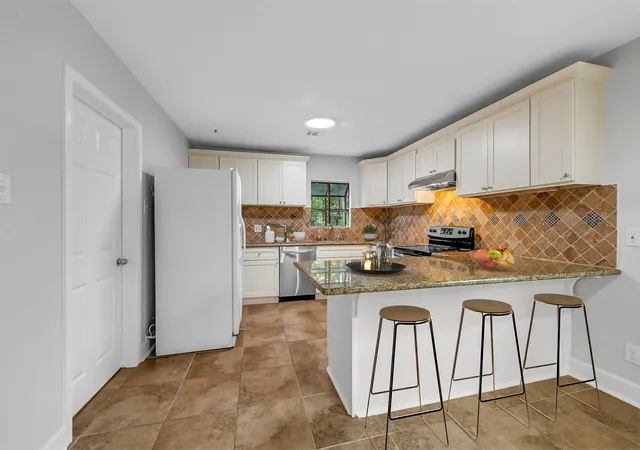 Photo 4 of Single family home for sale at 5310 Claremont St, Houston, TX 77023 | MLS# 94981289 | Listing updated on 2026-08-25