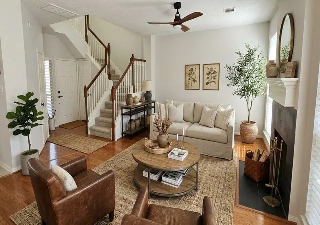 3rd image of 14 Valley Oaks Cir, The Woodlands, TX 77382 | MLS# 27804428