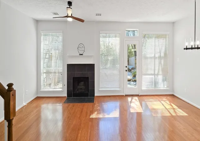 4th image of 14 Valley Oaks Cir, The Woodlands, TX 77382 | MLS# 27804428