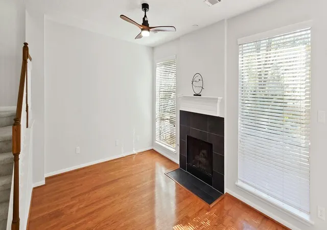 5th image of 14 Valley Oaks Cir, The Woodlands, TX 77382 | MLS# 27804428