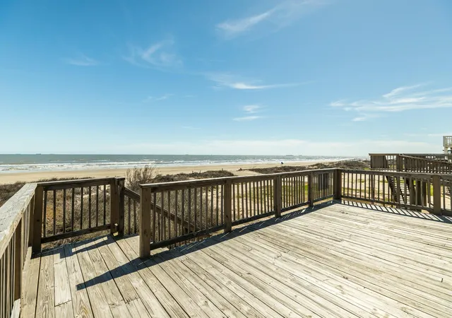 5th image of 2730 Swan Ct, Freeport, TX 77541 | MLS# 72975667