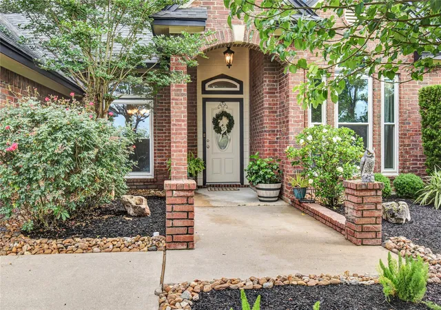 3rd image of 123 Jamestown Ave, Clute, TX 77531 | MLS# 98796312