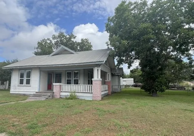 2nd image of 115 Summit St, Schulenburg, TX 78956 | MLS# 54807001