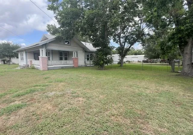 Photo 3 of Single family home for sale at 115 Summit St, Schulenburg, TX 78956 | MLS# 54807001 | Listing updated on 2026-07-12