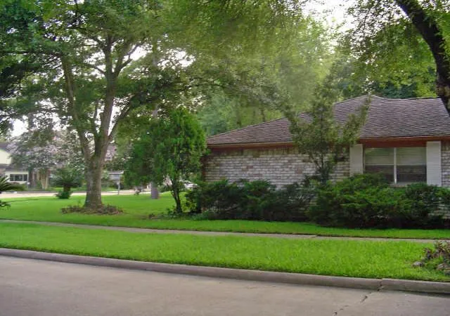 Photo 3 of Single family home for sale at 6202 Wagonwheel Cir, Houston, TX 77088 | MLS# 70949097 | Listing updated on 2026-04-17
