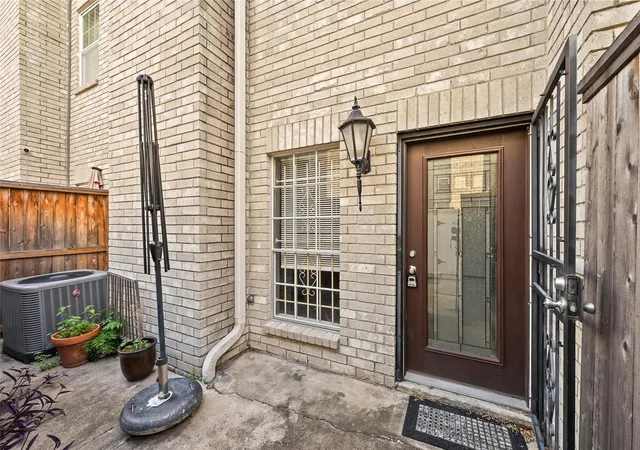 Photo 2 of Sale Pending at 4001 Tanglewilde St #404, Houston, TX 77063 | MLS# 16429531 | Listing updated on 2026-09-19