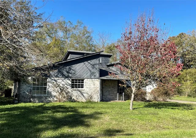3rd image of 176 Circle Dr, Onalaska, TX 77360 | MLS# 39872583
