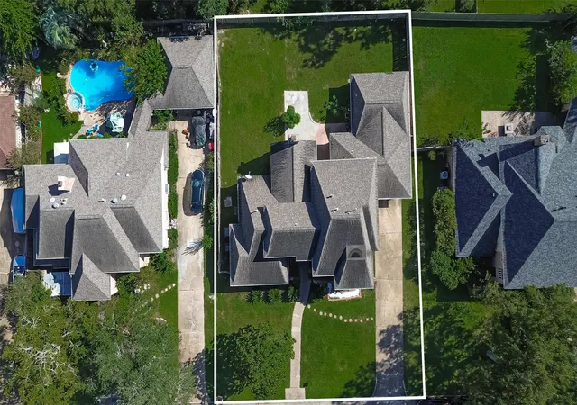 Photo 2 of Sale Pending at 14819 Alderwick Dr, Sugar Land, TX 77498 | MLS# 38037566 | Listing updated on 2026-09-14