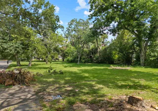 Homes for sale in Baytown, TX | 214 W Hunnicutt St, Baytown, TX 77520 | MLS# 95837251