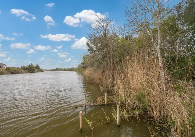 3rd image of 290 Marina View Dr, Webster, TX 77598 | MLS# 4900827