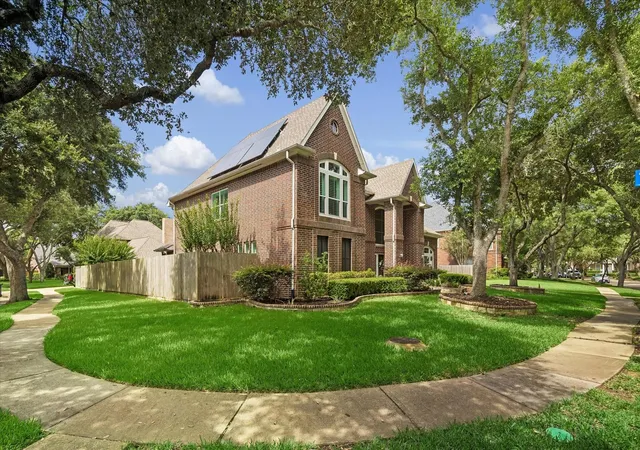 3rd image of 26 Epping Forest Wy, Sugar Land, TX 77479 | MLS# 48948079