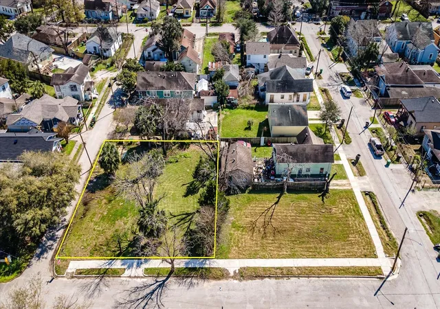 2nd image of 1212 Pinckney St St, Houston, TX 77009 | MLS# 97612527