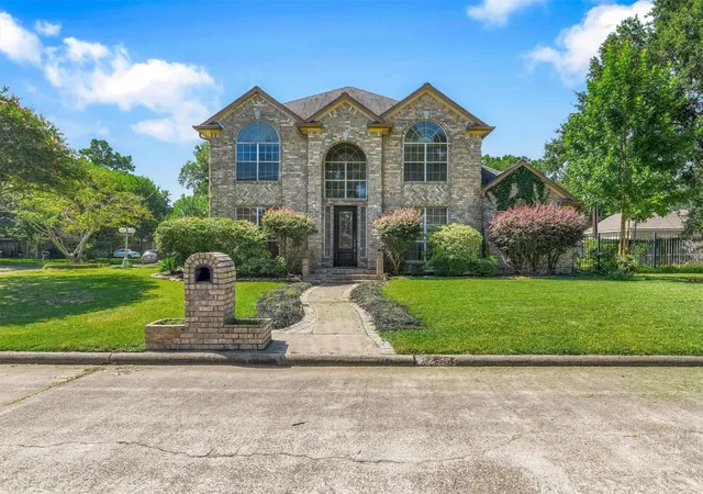 2nd image of 9822 El Chaco St, Baytown, TX 77521 | MLS# 49350653