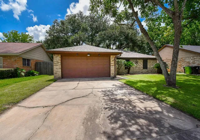 2nd image of 2014 Jones St, Rosenberg, TX 77471 | MLS# 61891088