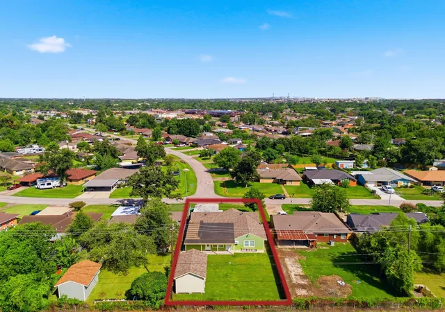 Photo 2 of Multi family home for sale at 702 Redondo Dr, Houston, TX 77015 | MLS# 86167785 | Listing updated on 2026-09-02