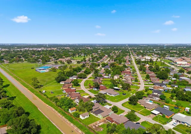 Photo 3 of Multi family home for sale at 702 Redondo Dr, Houston, TX 77015 | MLS# 86167785 | Listing updated on 2026-09-02