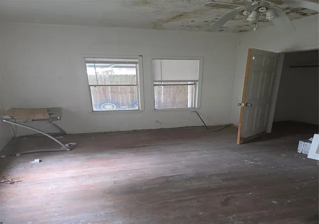 Photo 4 of Single family home for sale at 5213 Lindsay St, Houston, TX 77023 | MLS# 81795302 | Listing updated on 2026-08-22