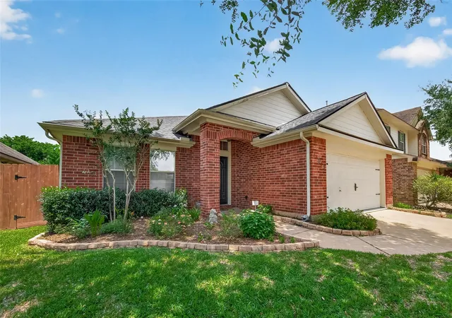 Photo 2 of Single family home for sale at 11019 N Auden Cir, Missouri City, TX 77459 | MLS# 21758963 | Listing updated on 2026-09-28
