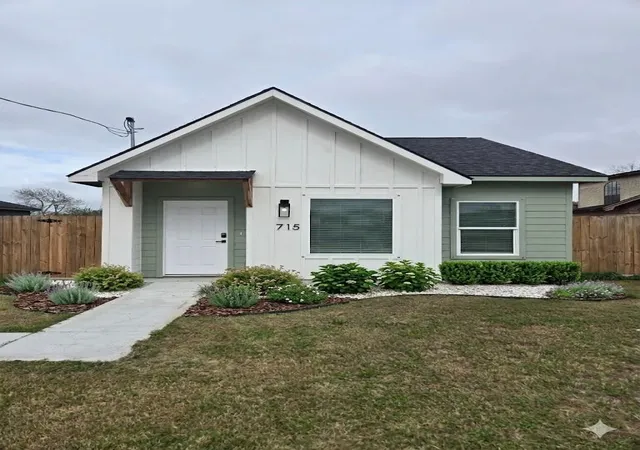 Homes for sale in La Marque, TX | 715 Rosedale Street Street, La Marque, TX 77568 | MLS# 23326497