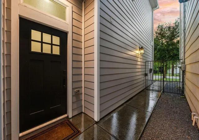 Photo 3 of Single family home for sale at 5537 Petty St, Houston, TX 77007 | MLS# 46260443 | Listing updated on 2026-08-22