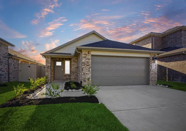 Photo 3 of Sale Pending at 3422 Horeshoe Trl Rd, League City, TX 77573 | MLS# 23144474 | Listing updated on 2026-08-03
