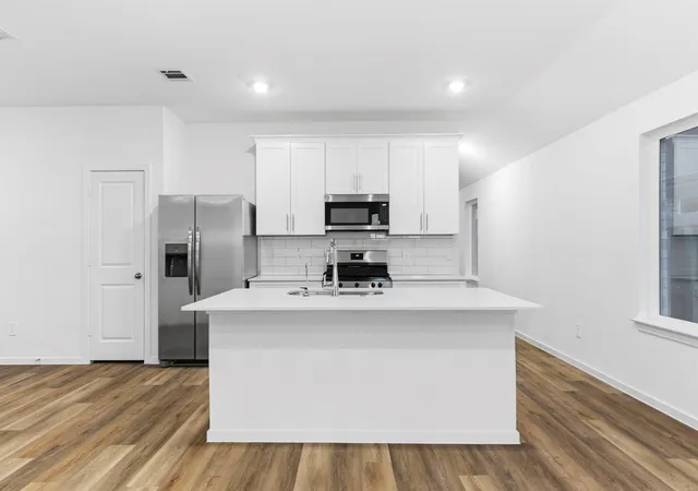 Photo 4 of Sale Pending at 3422 Horeshoe Trl Rd, League City, TX 77573 | MLS# 23144474 | Listing updated on 2026-08-03
