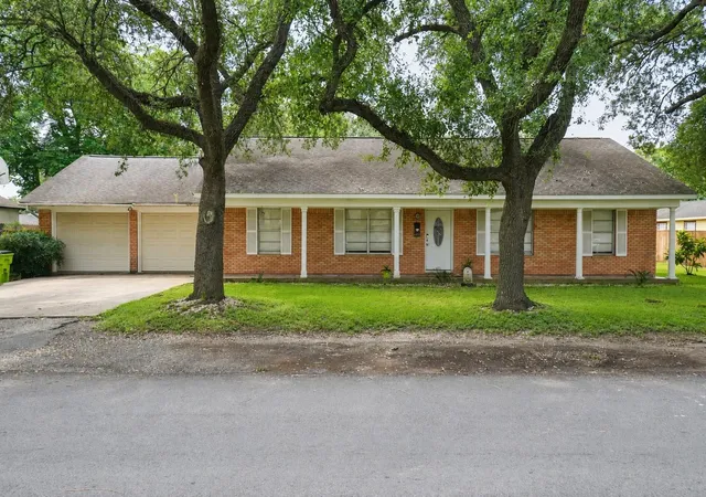 1st image of 1211 Alamo St, Rosenberg, TX 77471 | MLS# 40826092