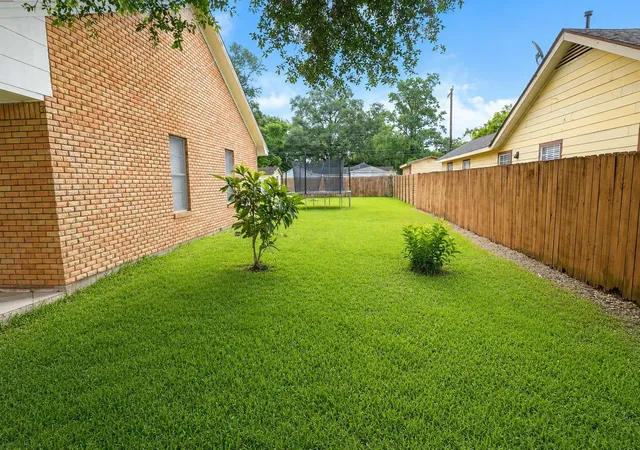 8th image of 1211 Alamo St, Rosenberg, TX 77471 | MLS# 40826092