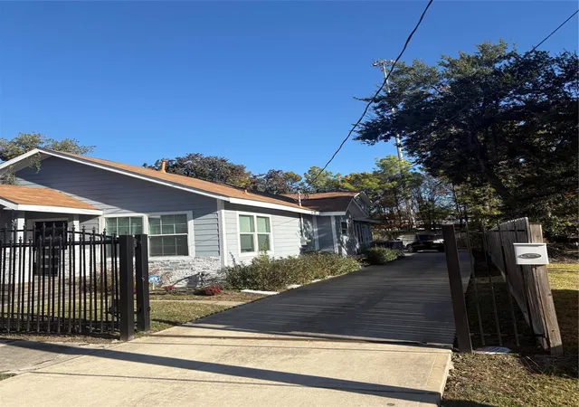 Photo 3 of Single family home for sale at 3021 Gray St, Houston, TX 77004 | MLS# 25650326 | Listing updated on 2026-09-10