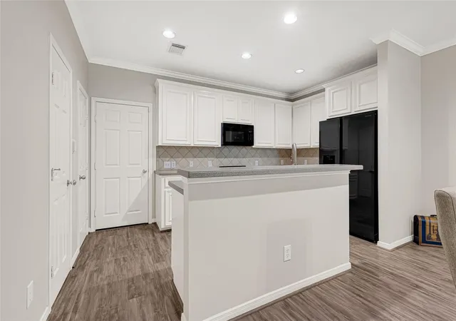 Photo 3 of Townhouse for sale at 711 W Heights Holw Ln, Houston, TX 77007 | MLS# 31453887 | Listing updated on 2026-08-05