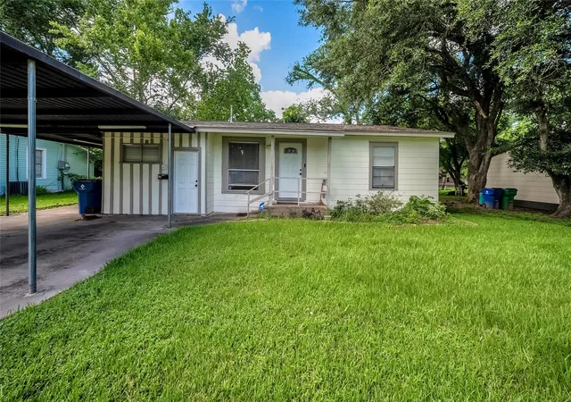 Photo 1 of Single family home for sale at 705 Akers St, Angleton, TX 77515 | MLS# 72740530 | Listing updated on 2026-09-16