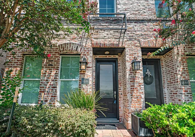 Photo 1 of Townhouse for sale at 8646 Emnora Ln, Houston, TX 77080 | MLS# 15218637 | Listing updated on 2026-09-05