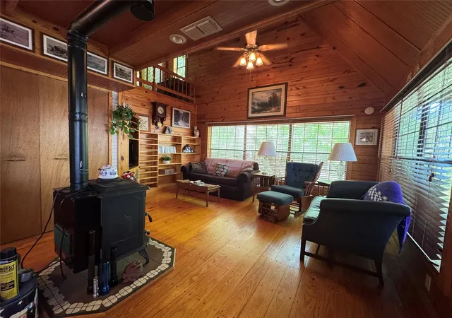 4th image of 190 Woodpecker Dr, Livingston, TX 77351 | MLS# 96723190