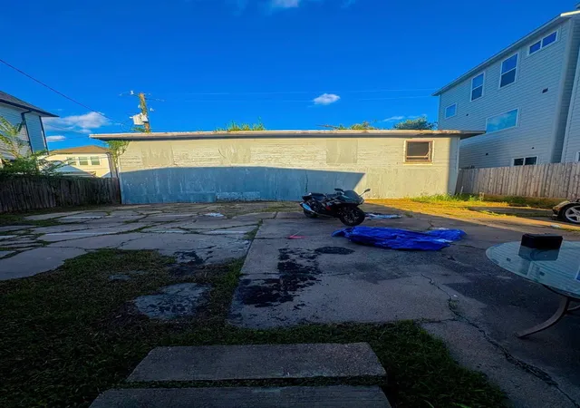 3rd image of 6733 Burkett St, Houston, TX 77021 | MLS# 96512294