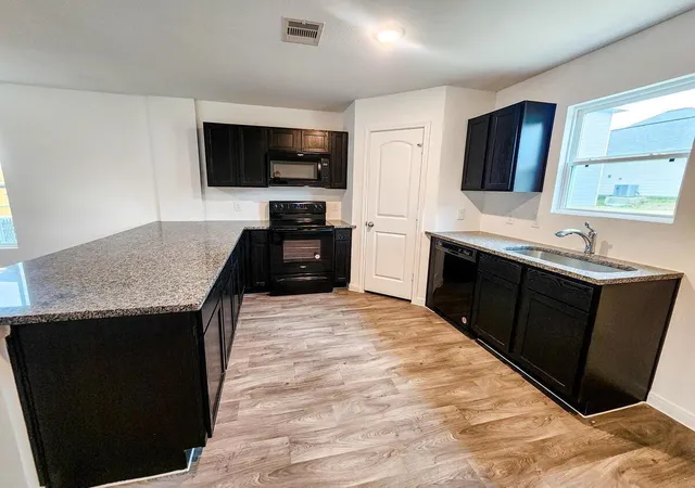 Photo 4 of Single family home for sale at 9815 Emerald Stone Way, Conroe, TX 77306 | MLS# 59443231 | Listing updated on 2026-09-05