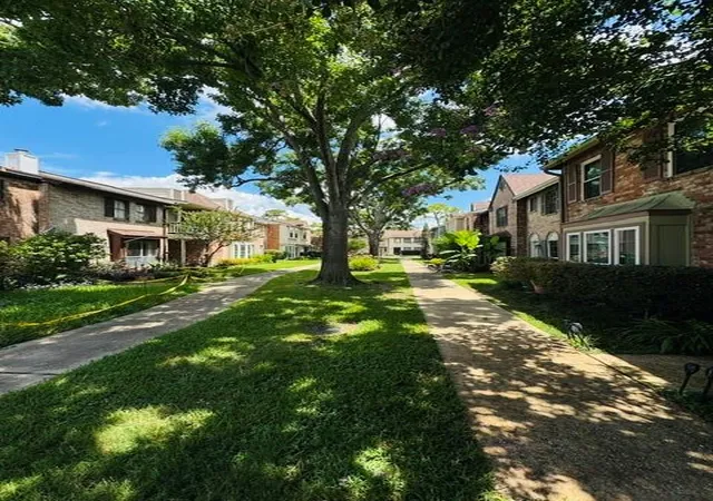Photo 3 of Townhouse for sale at 5800 Lumberdale Rd #90, Houston, TX 77092 | MLS# 33095749 | Listing updated on 2026-09-10